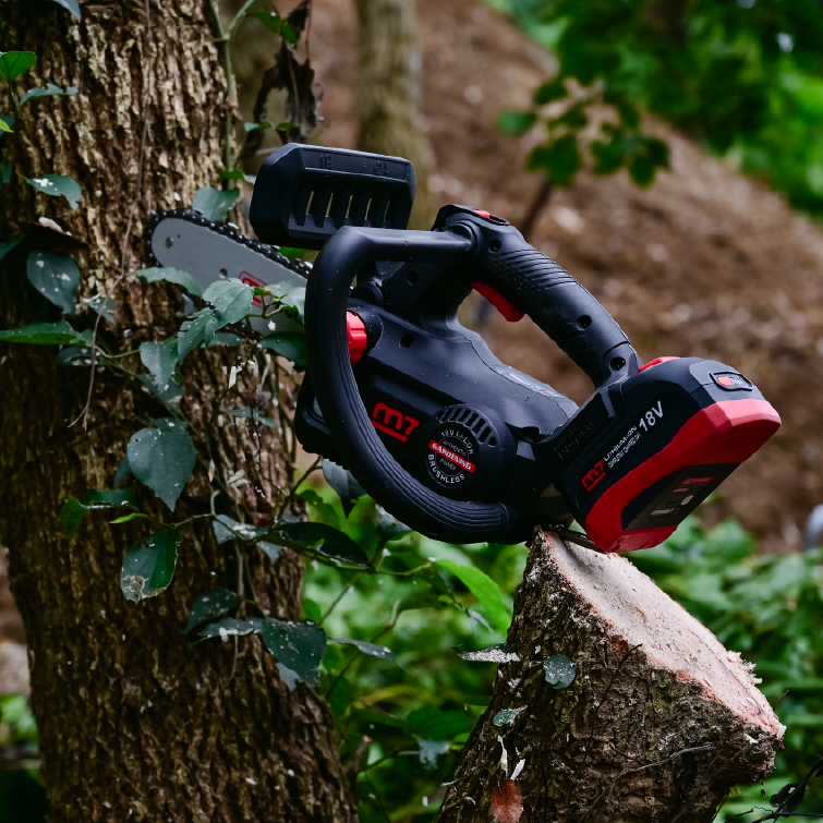 m7 Kedjesåg 2400r/min 18V exkl. batteri & laddare