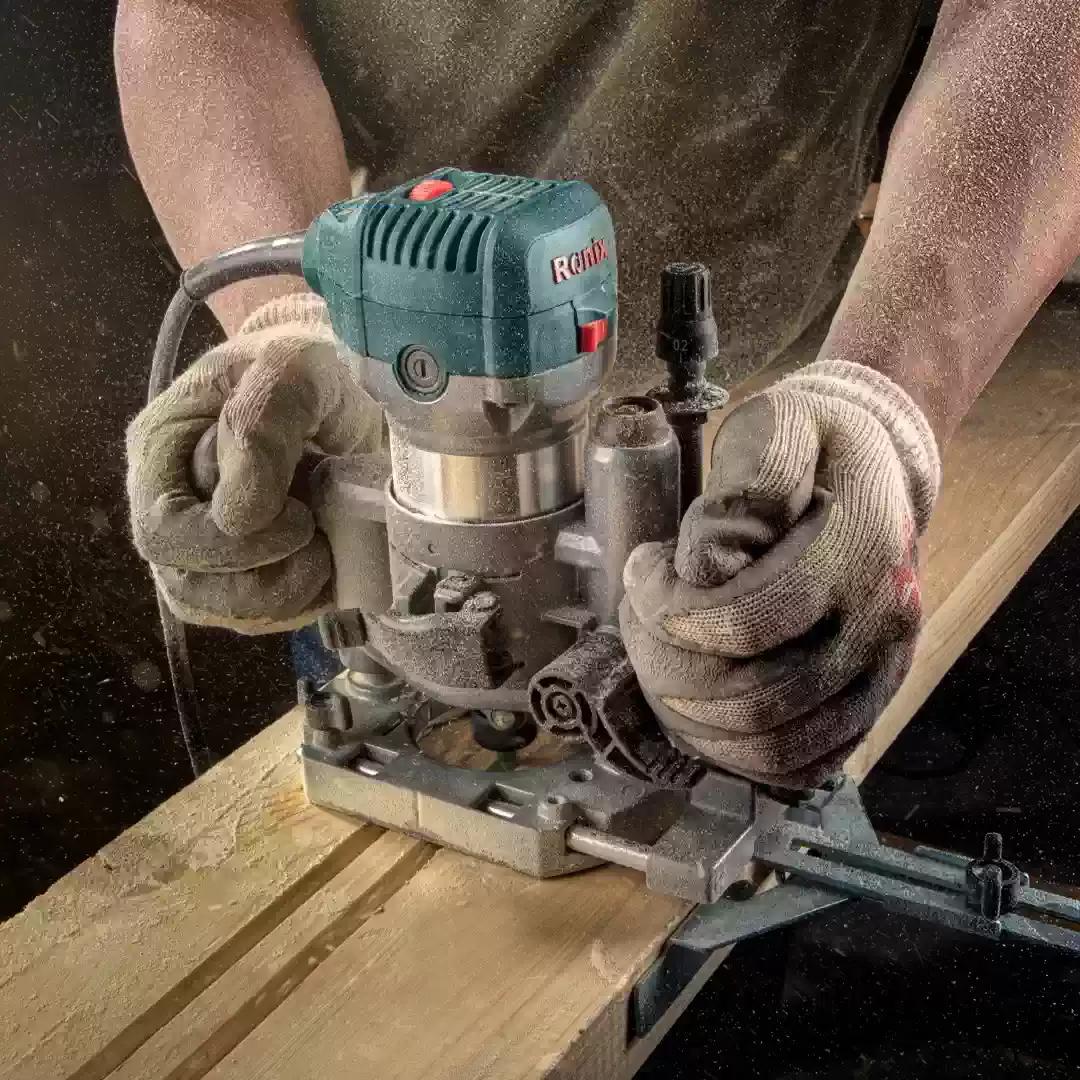 Elektrisk kompakt router 710W