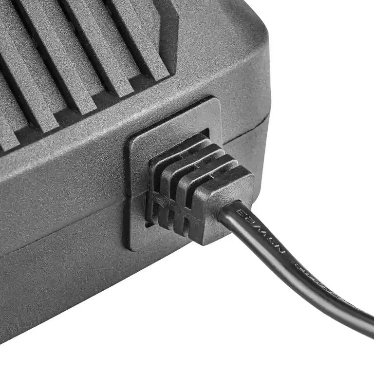 4 A snabbladdare
20 V